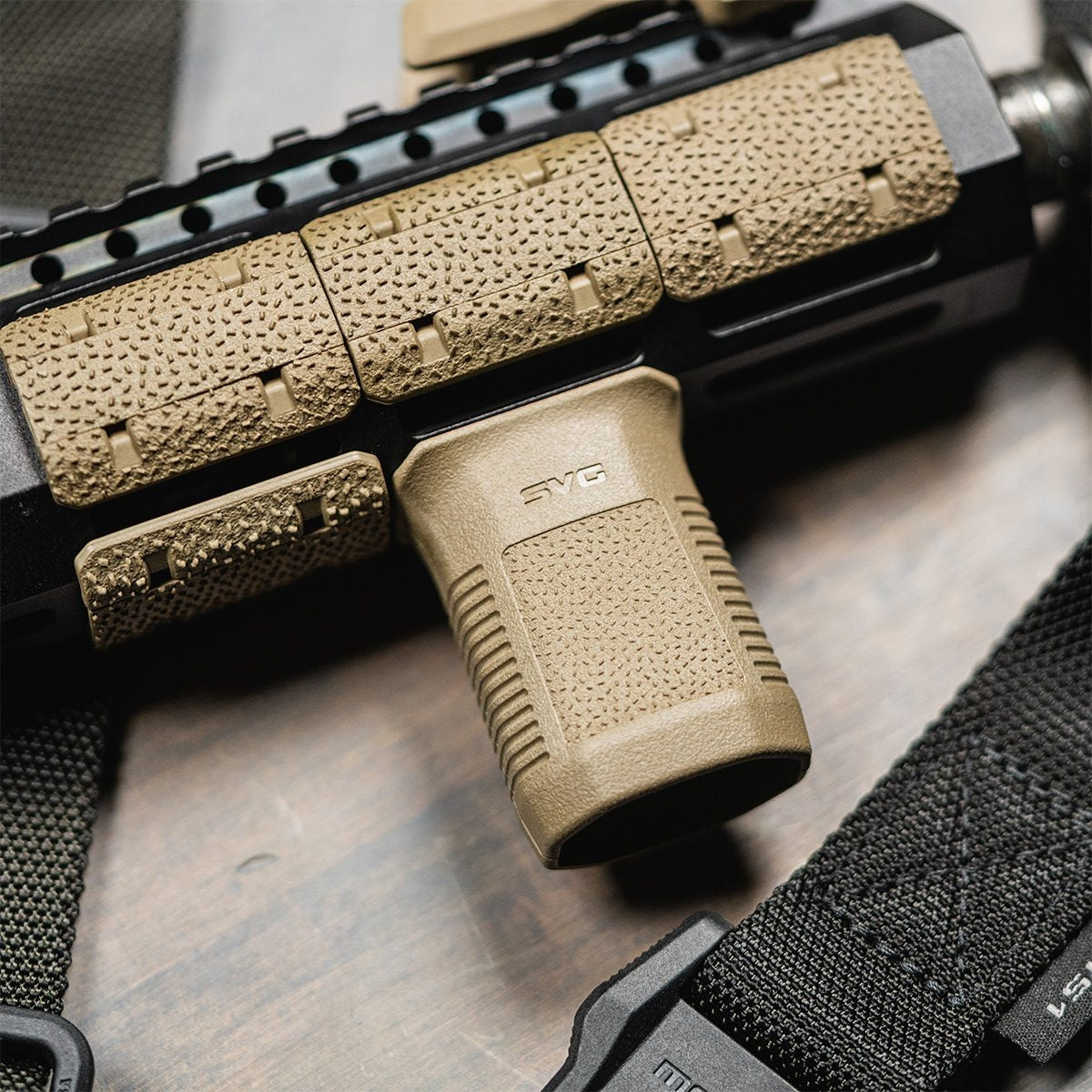 Magpul SVG Short Vertical Grip | M-LOK Lightweight & Compact × Ambidextrous × Ultimate Control