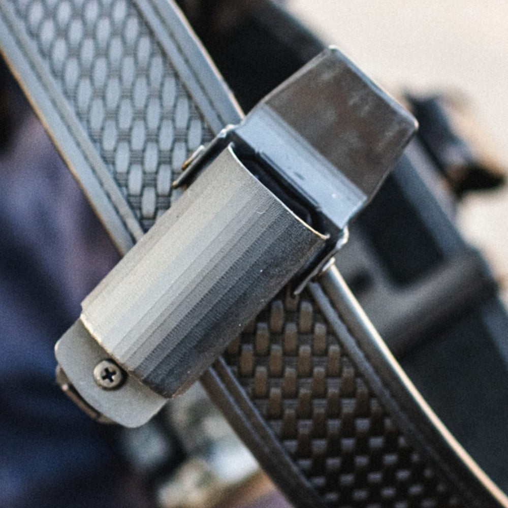 Uniform OC Spray Carrier：極致纖薄的 Kydex 勤務噴霧套